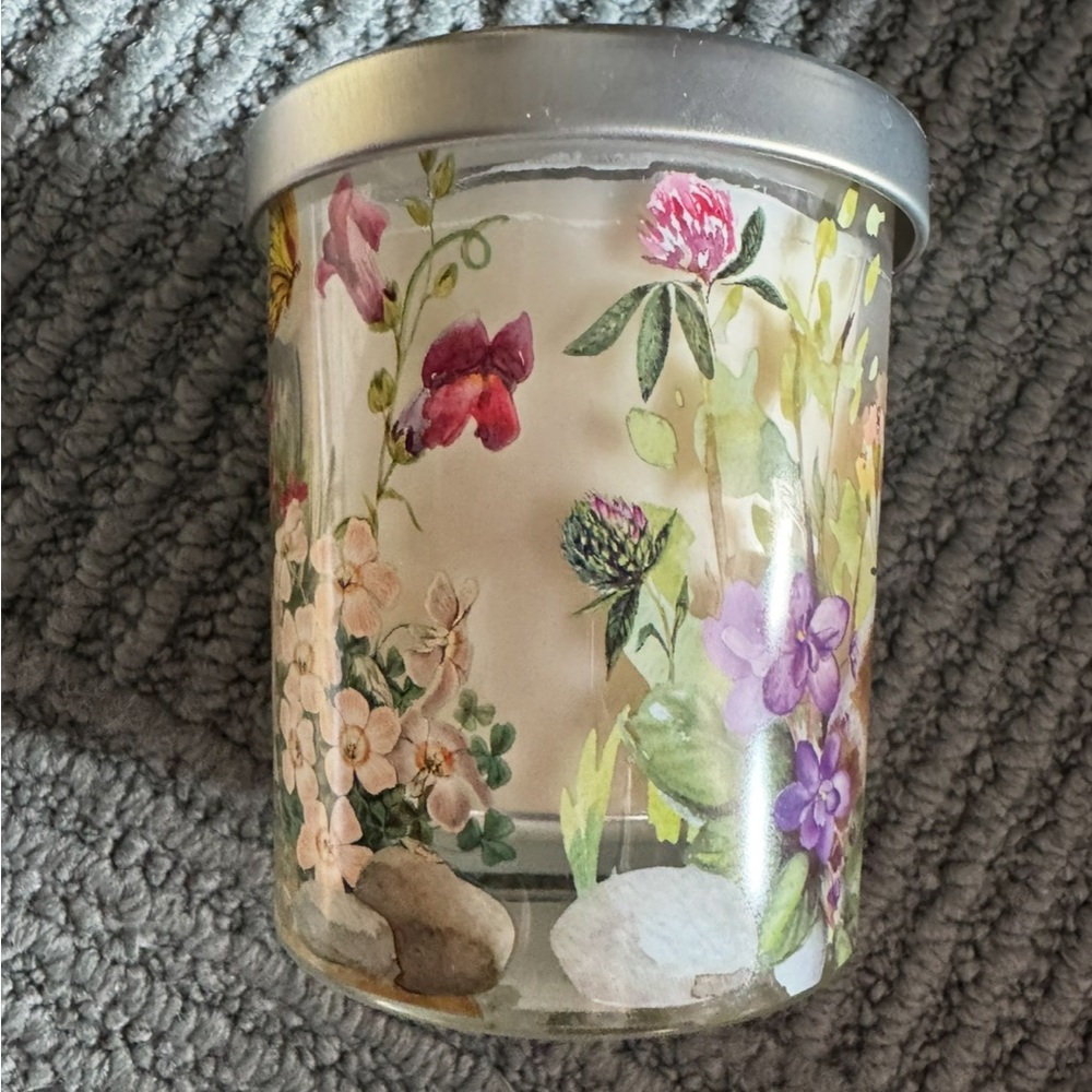 Brand NEW Michel Design Works Floral Bunny Candle - Picture 3 of 5